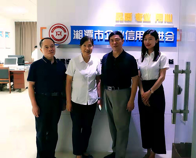 朱書(shū)記來(lái)潭考察1 朱書(shū)記來(lái)潭考察1